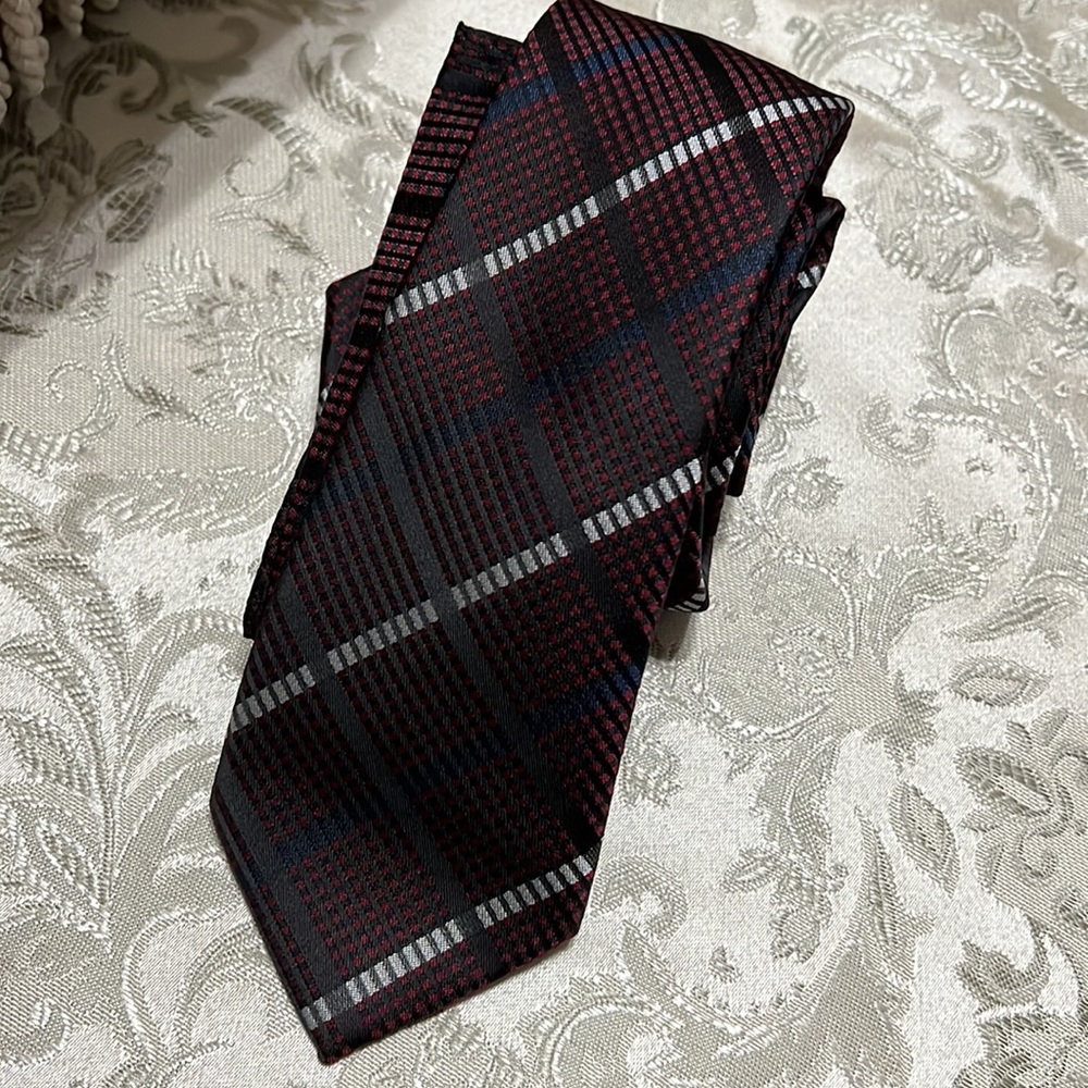 Nwt Brand Q made in Italy neck tie and handckerchief ☝️🌹